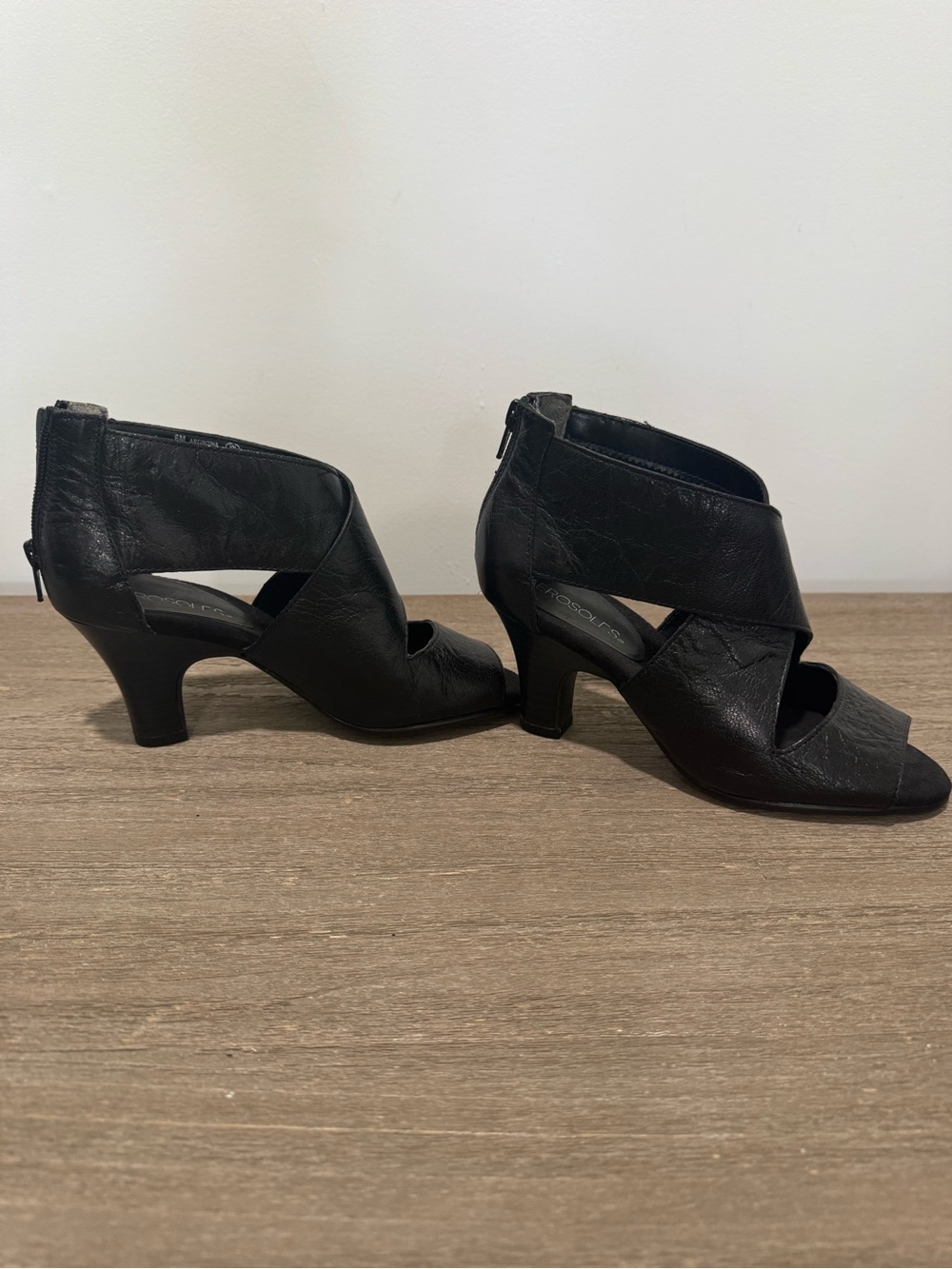 AEROSOLES Black Leather Crisscross Peep-Toe Heels | Very Good Condition - Picture 2 of 8